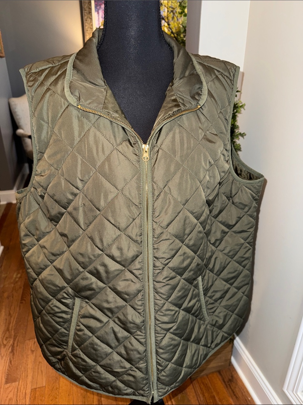Old Navy Quilted Green Vest EUC Size - XXL